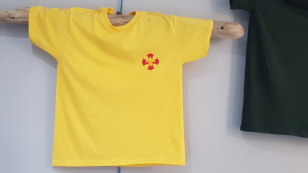 t-shirt jaune